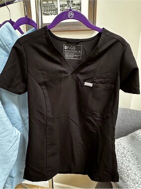 Figs Black V-Neck Women's Scrub Top
